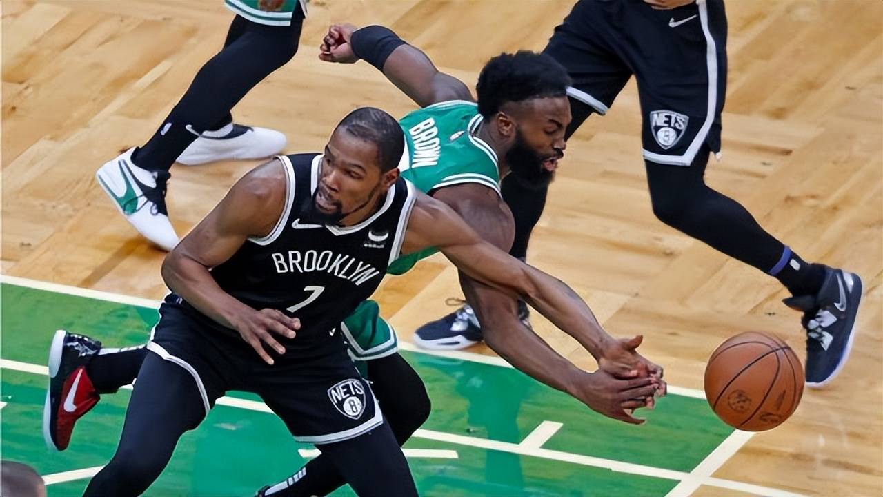 门兴格拉德巴赫训练开放日;集结日回应争议引欢呼;NBA季后赛在即;训练强度明显提升(霍芬海姆vs门兴格拉德巴赫) 门兴格拉德巴赫训练开放日;集结日回应争议引欢呼;NBA季后赛在即;训练强度明显提升(霍芬海姆vs门兴格拉德巴赫)