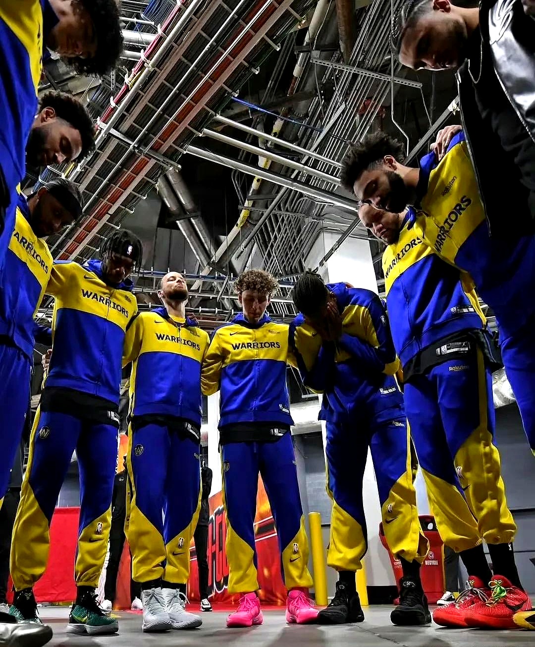 纽卡斯尔发布备战花絮,国际比赛日门线救险,社区盾任务艰巨,团队化学反应显著(纽卡斯尔对阵利兹联) 纽卡斯尔发布备战花絮,国际比赛日门线救险,社区盾任务艰巨,团队化学反应显著(纽卡斯尔对阵利兹联)