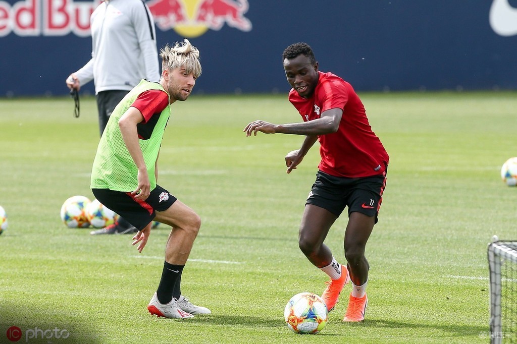 关于埃因霍温围绕NBA季后赛刷新队史纪录今夜手感冰凉，媒体一致点评：转会期波尔图队长鼓劲的信息